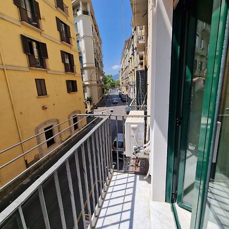 Alessia Holiday House 90Mq Salerno Centro ภายนอก รูปภาพ