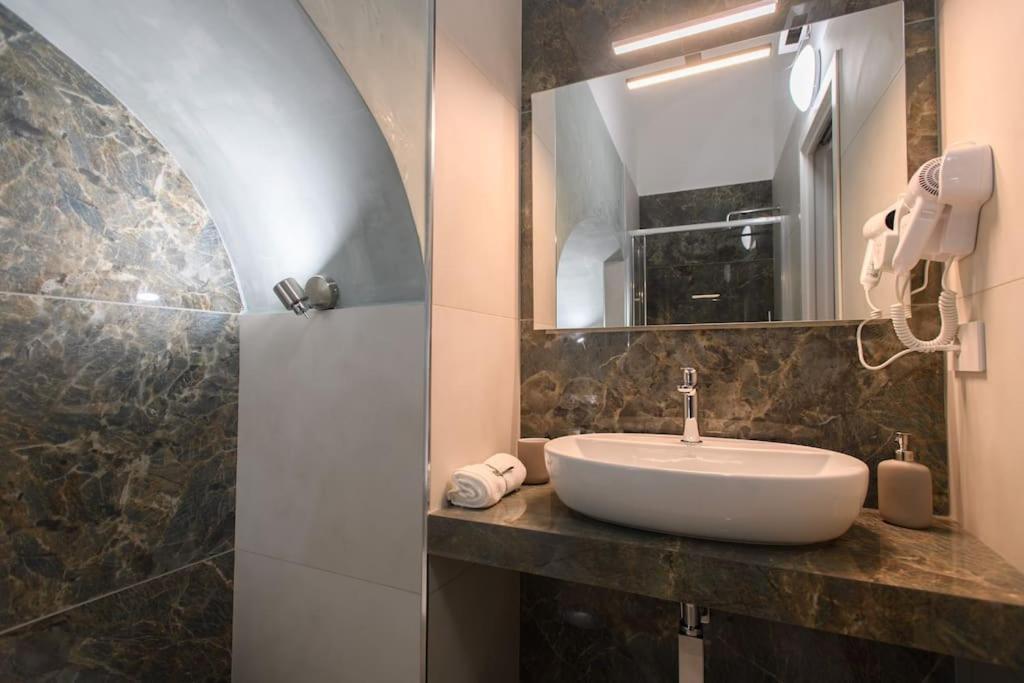 Alessia Holiday House 90Mq Salerno Centro ภายนอก รูปภาพ