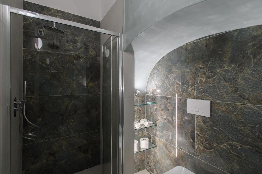 Alessia Holiday House 90Mq Salerno Centro ภายนอก รูปภาพ