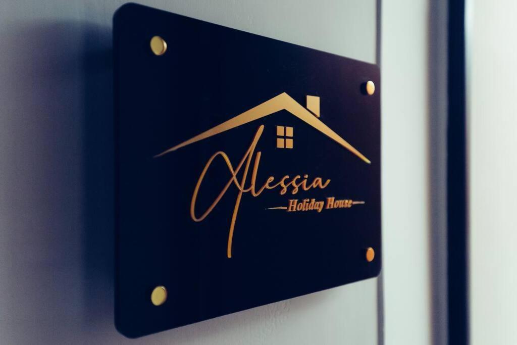Alessia Holiday House 90Mq Salerno Centro ภายนอก รูปภาพ