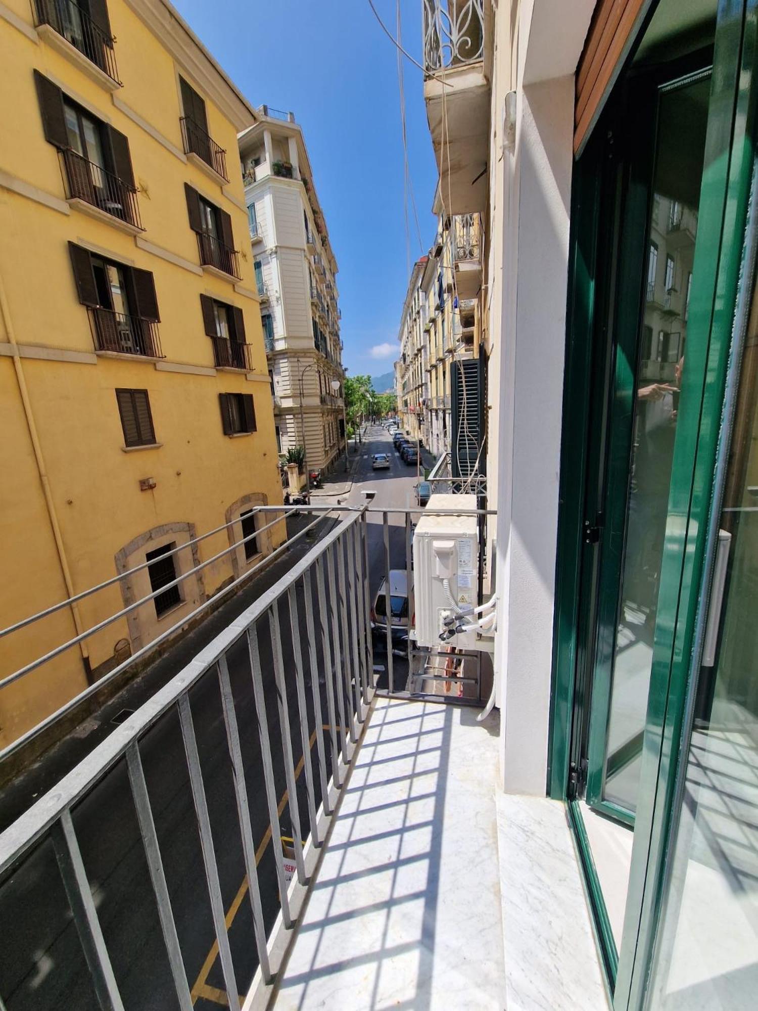 Alessia Holiday House 90Mq Salerno Centro ภายนอก รูปภาพ